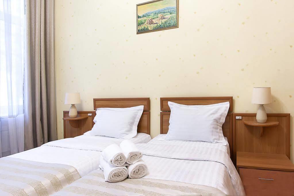 Centrooms Kropivnizkogo Mini-Hotel Kyiv Exterior photo